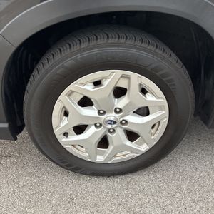 2019 Subaru FORESTER BASE — миниатюра 17