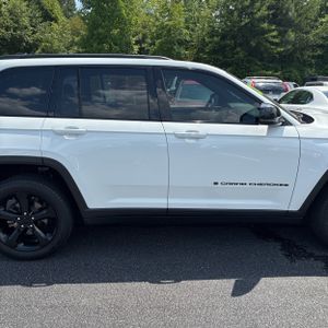 صورة 9 لـ 2023 JEEP GRAND CHEROKEE LIMITED