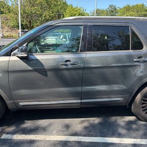 2017 FORD EXPLORER XLT photo 4