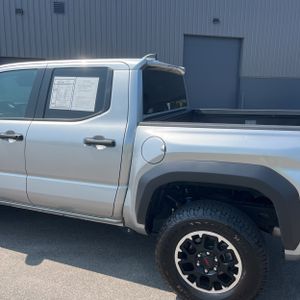 2025 Toyota TACOMA TRD OFF ROAD — фото 6