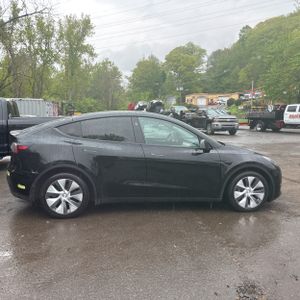 TESLA MODEL Y LONG RANGE - 10