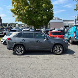 2020 Toyota RAV4 XLE PREMIUM — фото 10