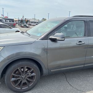 FORD EXPLORER XLT - 2