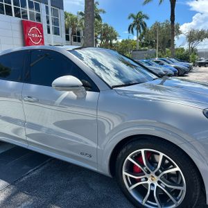 2021 Porsche CAYENNE GTS COUPE 照片 13