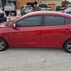 HYUNDAI ELANTRA SE - 4