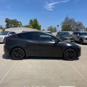 TESLA MODEL Y LONG RANGE - 10