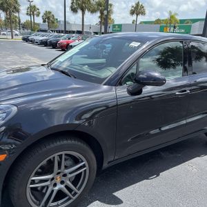 صورة 2 لـ 2021 Porsche MACAN S