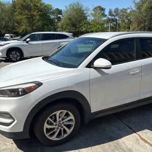 HYUNDAI TUCSON SE - 2