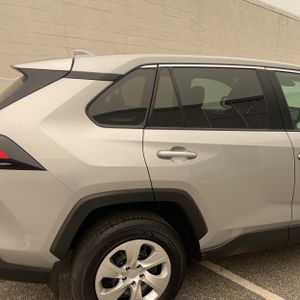 2025 Toyota RAV4 LE 照片 9