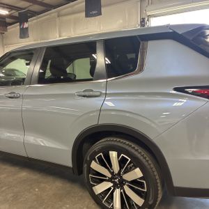 2025 Mitsubishi OUTLANDER SE — фото 6