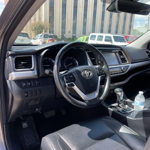 صورة 38 لـ 2018 Toyota HIGHLANDER XLE