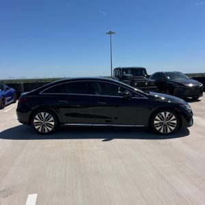 MERCEDES-BENZ EQE - 8