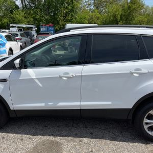 FORD ESCAPE SE - 4