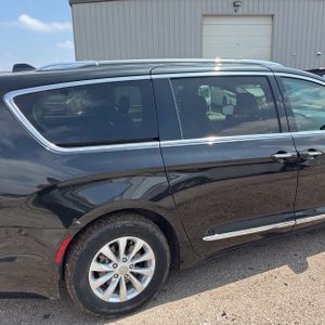 CHRYSLER PACIFICA TOURING L - 9
