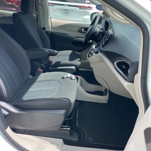 صورة 33 لـ 2024 Chrysler VOYAGER LX