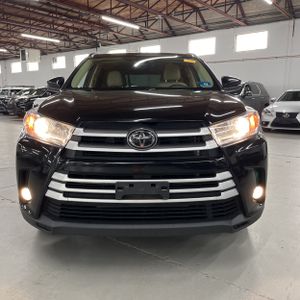 صورة 10 لـ 2019 Toyota HIGHLANDER XLE