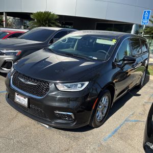 2023 Chrysler PACIFICA TOURING L photo 1
