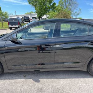 HYUNDAI ELANTRA VALUE EDITION - 4