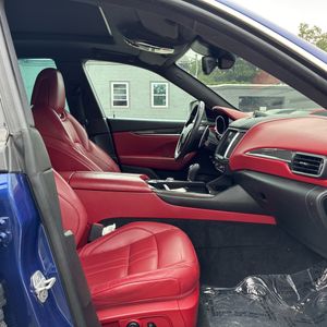 2017 Maserati LEVANTE S 照片 32