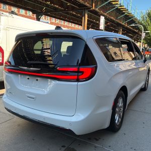 صورة 8 لـ 2025 Chrysler PACIFICA SELECT