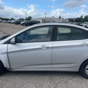 HYUNDAI ACCENT SE - 4