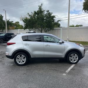 KIA SPORTAGE LX - 10