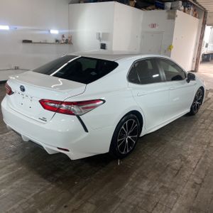 صورة 8 لـ 2018 Toyota CAMRY HYBRID SE