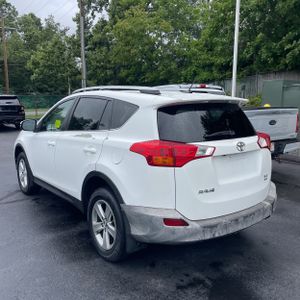 2015 Toyota RAV4 XLE — фото 5