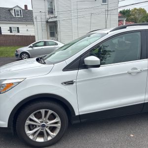 FORD ESCAPE SE - 2