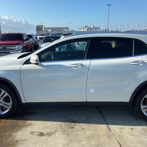 MERCEDES-BENZ GLA - 4