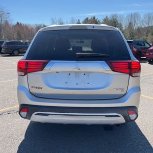 MITSUBISHI OUTLANDER SE - 7