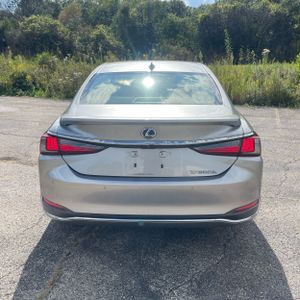 صورة 7 لـ 2019 Lexus ES 300H LUXURY