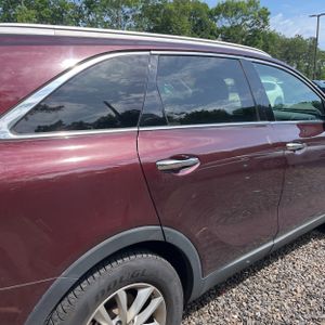 2017 KIA SORENTO LX photo 9