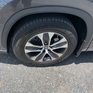 2023 Toyota HIGHLANDER XLE thumbnail 17