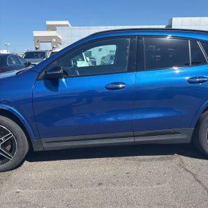 MERCEDES-BENZ GLA - 4