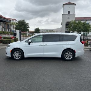 CHRYSLER PACIFICA TOURING L - 3