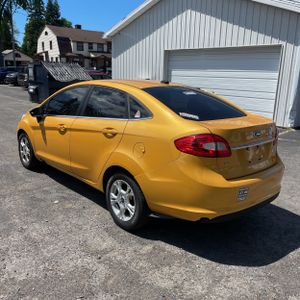 FORD FIESTA SEL - 5
