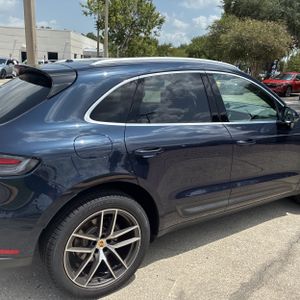 صورة 9 لـ 2023 Porsche MACAN T