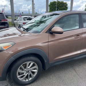 HYUNDAI TUCSON SE - 2
