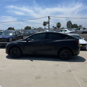 TESLA MODEL Y LONG RANGE - 3