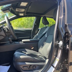 2025 Toyota CAMRY SE thumbnail 32