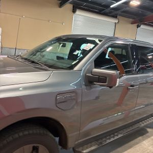 FORD F-150 LIGHTNING LARIAT - 2