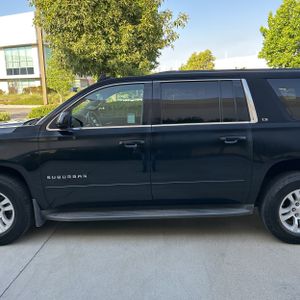 CHEVROLET SUBURBAN LS - 4