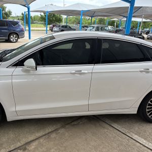 FORD FUSION SE - 4