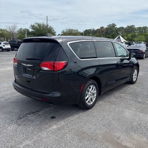 CHRYSLER VOYAGER LX - 8