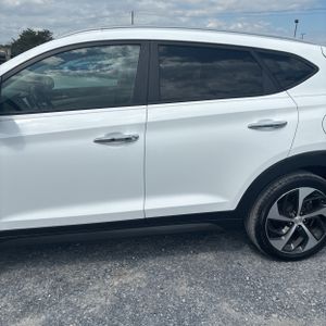 HYUNDAI TUCSON LIMITED - 4