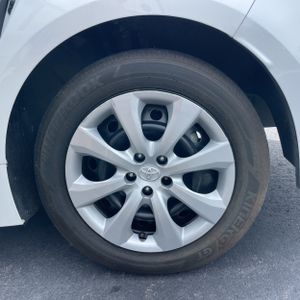 2023 Toyota COROLLA LE thumbnail 18