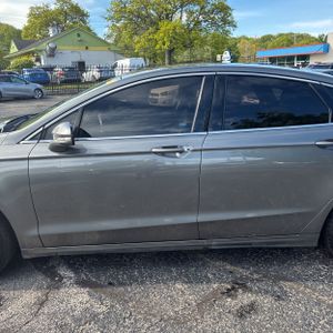 FORD FUSION SE - 4