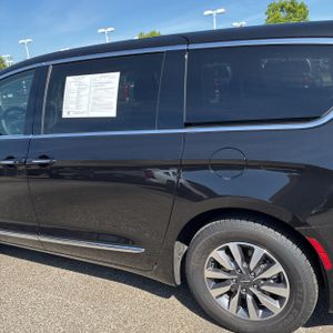 CHRYSLER PACIFICA HYBRID LIMITED - 6