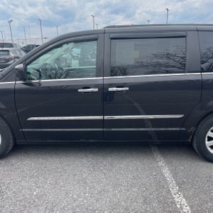 CHRYSLER TOWN AND COUNTRY TOURING - 4